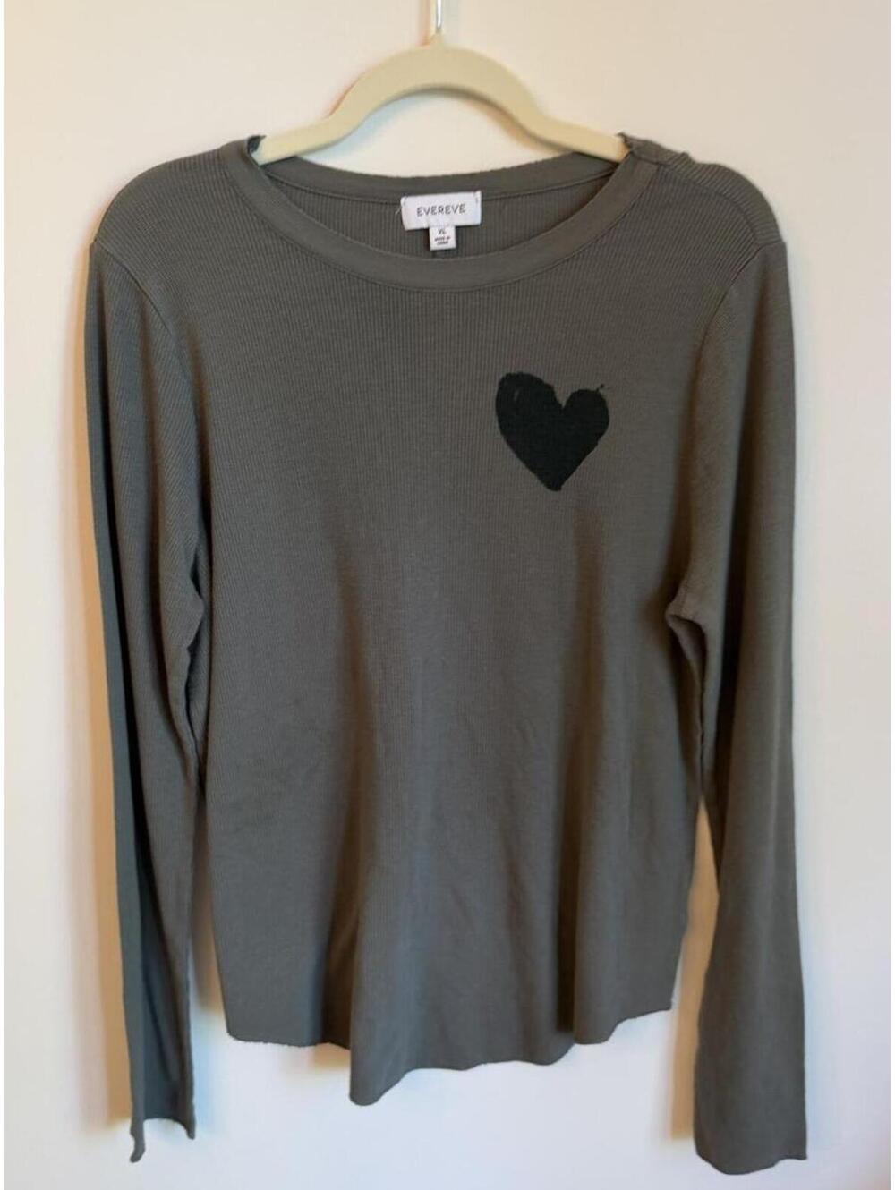 Evereve Green Long Sleeve Heart Tee Women’s XL Casual Everyday Soft Cotton Top